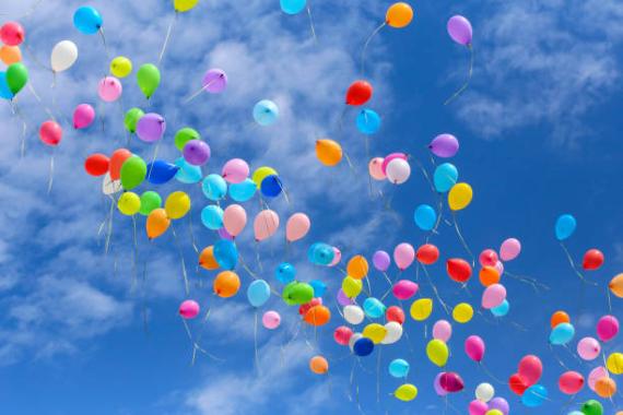 Luftballons am Himmel