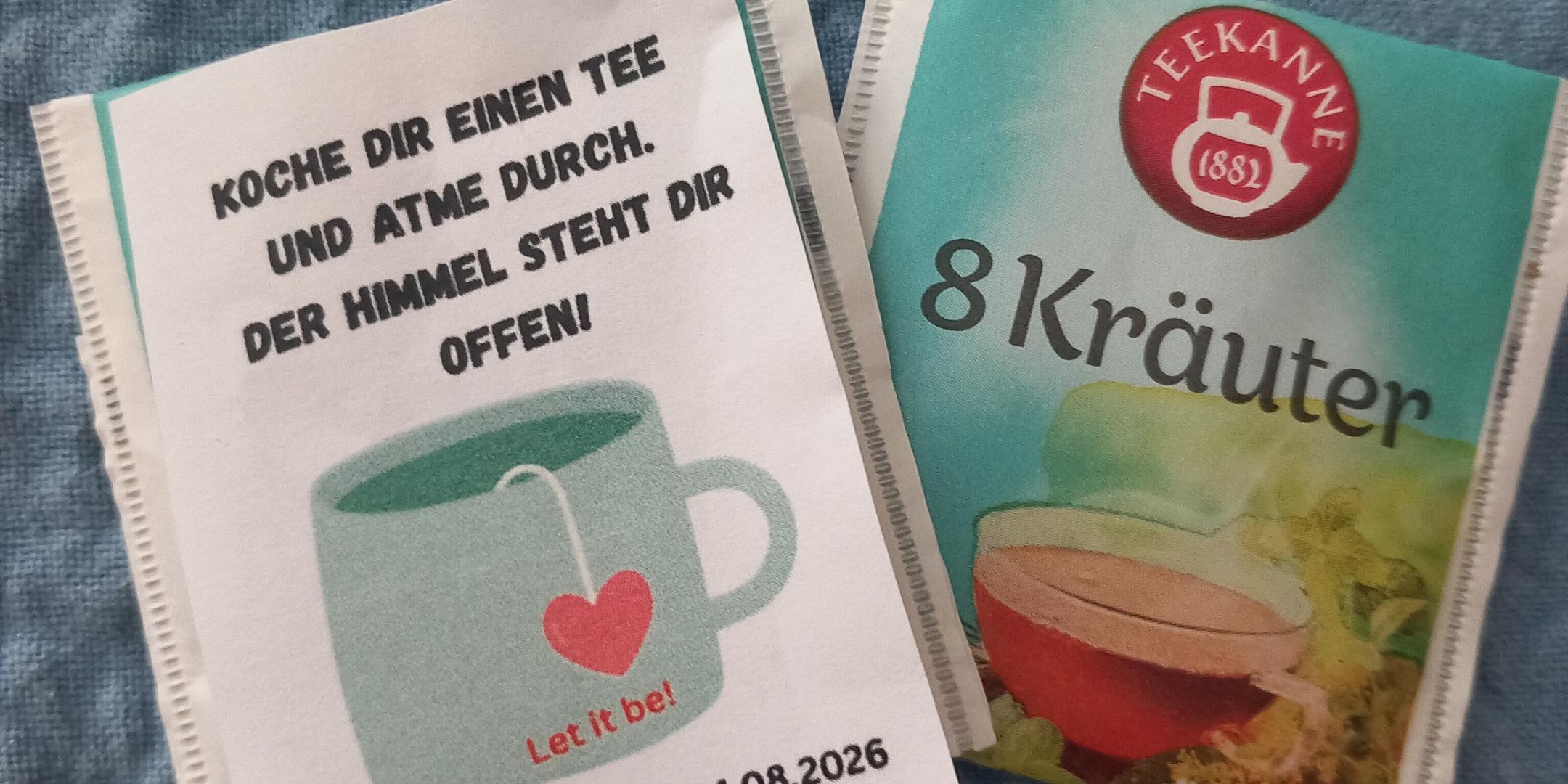 Kräutertee mit Aufdruck: Nimm dir einen Tee und atme durch. Der Himmel steht dir offen!